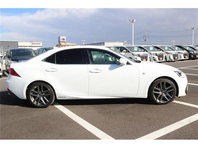 TOYOTA LEXUS IS300H 2017 Image 31