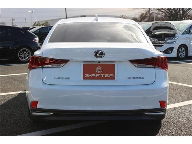 TOYOTA LEXUS IS300H 2017 Image 31