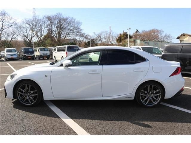 TOYOTA LEXUS IS300H 2017 Image 31