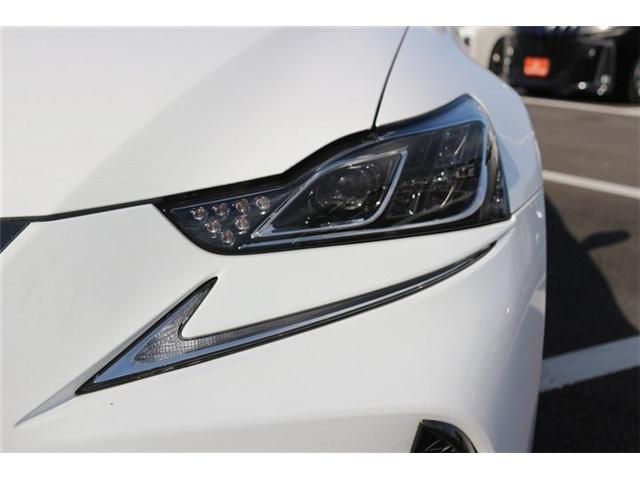 TOYOTA LEXUS IS300H 2017 Image 31