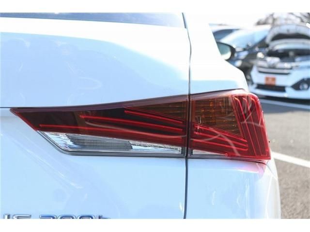 TOYOTA LEXUS IS300H 2017 Image 31