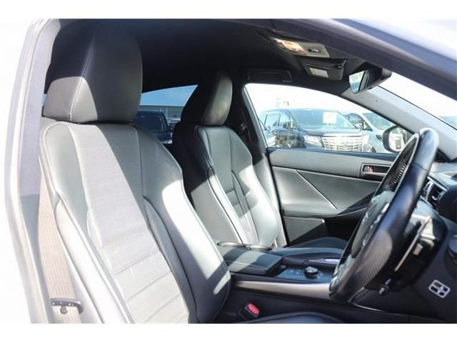 TOYOTA LEXUS IS300H 2017 Image 31