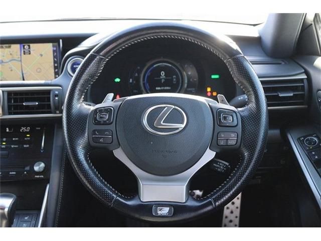 TOYOTA LEXUS IS300H 2017 Image 31