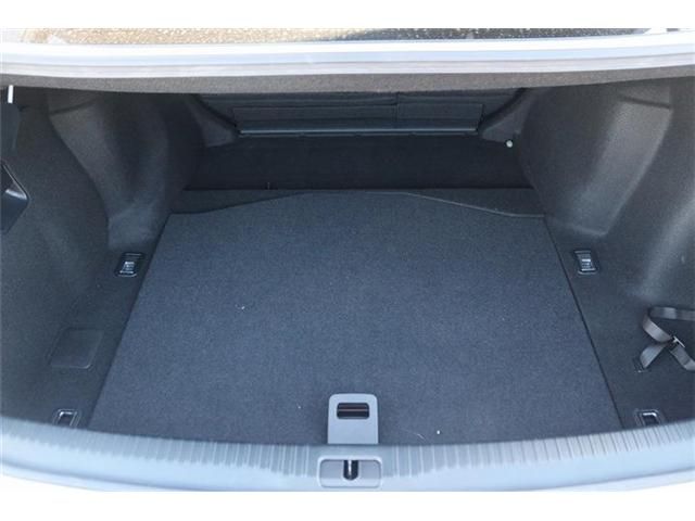 TOYOTA LEXUS IS300H 2017 Image 31