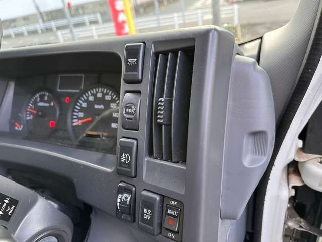 ISUZU ELF 2012 Image 31