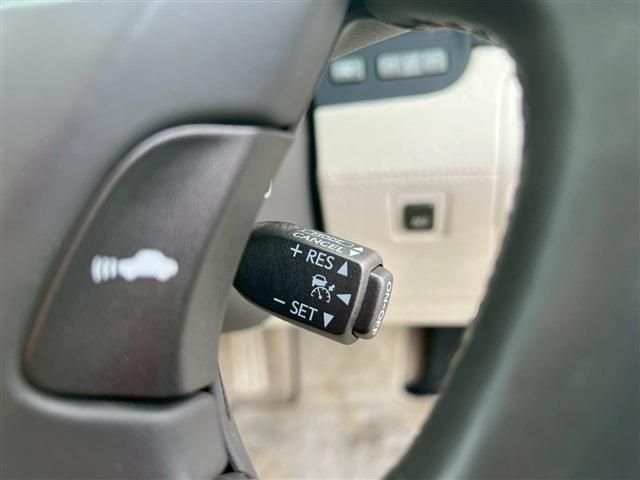 TOYOTA LEXUS LS600H 2012 Image 31