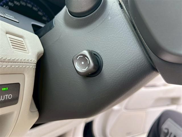 TOYOTA LEXUS LS600H 2012 Image 31