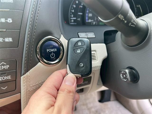 TOYOTA LEXUS LS600H 2012 Image 31