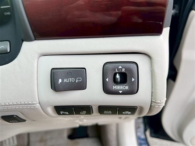 TOYOTA LEXUS LS600H 2012 Image 31