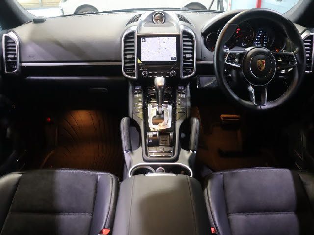 PORSCHE CAYENNE 2016 Image 31