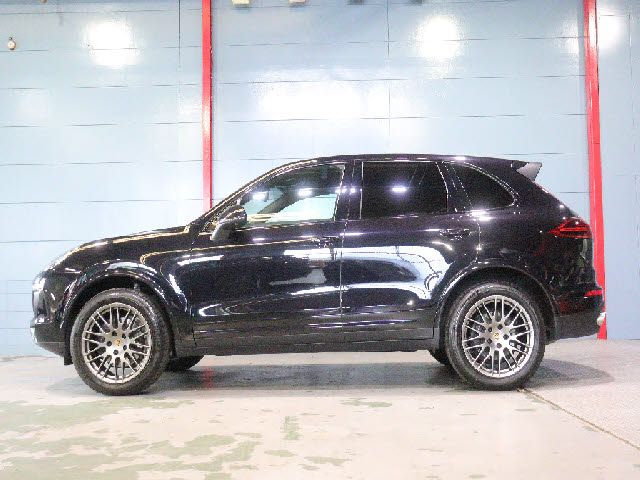 PORSCHE CAYENNE 2016 Image 31