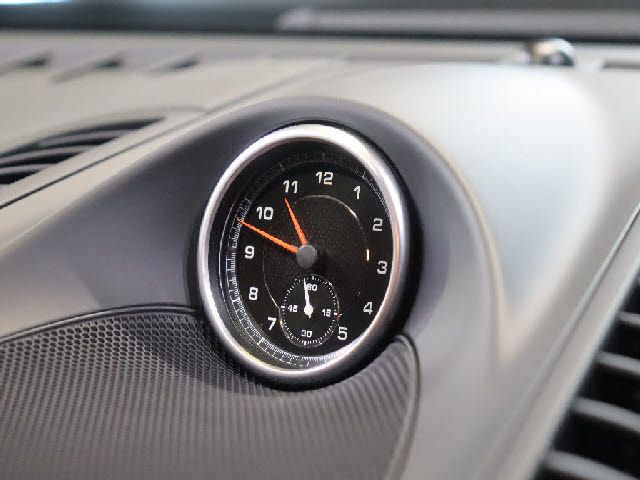 PORSCHE CAYENNE 2016 Image 31