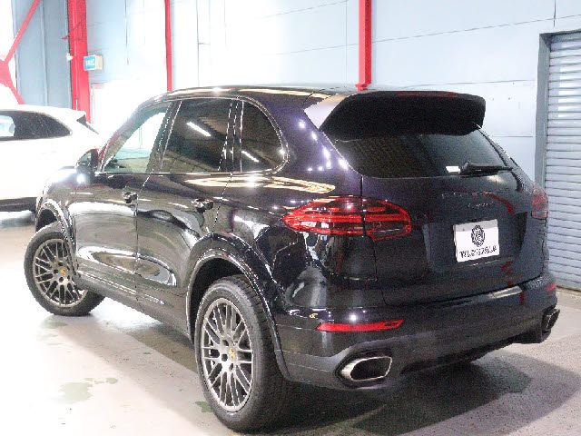 PORSCHE CAYENNE 2016 Image 31