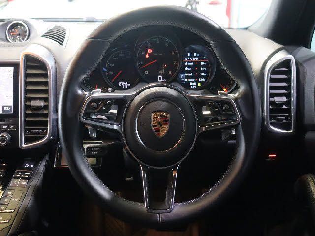 PORSCHE CAYENNE 2016 Image 31