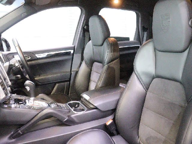 PORSCHE CAYENNE 2016 Image 31