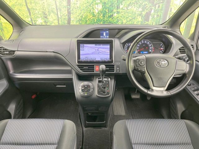 TOYOTA VOXY 2015 Image 31