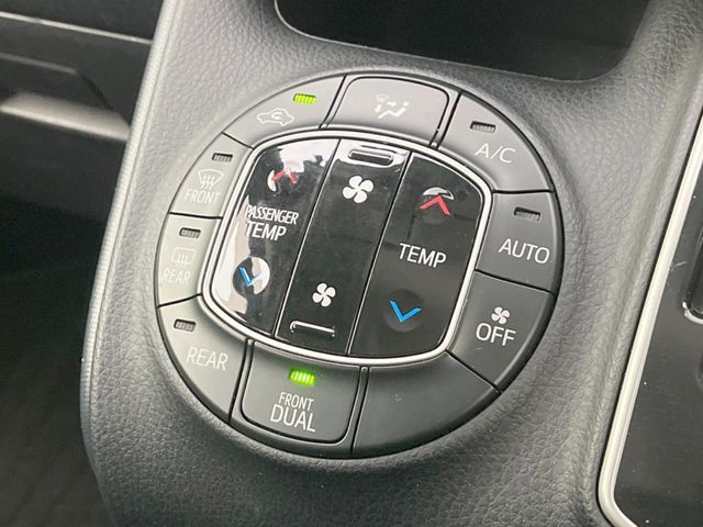 TOYOTA VOXY 2015 Image 31