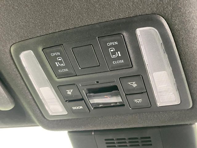 TOYOTA VOXY 2022 Image 31