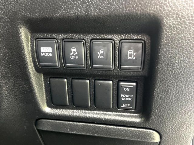 NISSAN ELGRAND 2012 Image 31