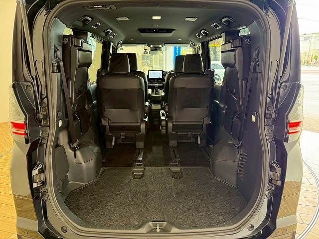 TOYOTA VOXY HYBRID 2022 Image 31