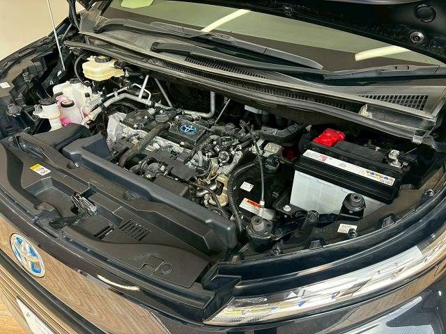 TOYOTA VOXY HYBRID 2022 Image 31