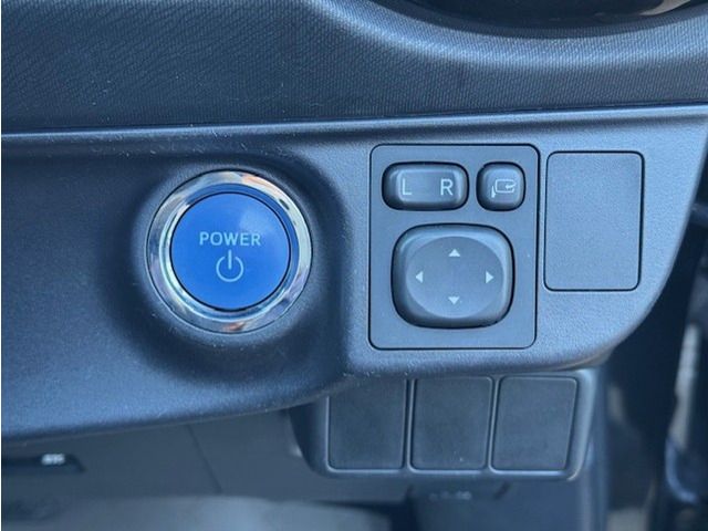 TOYOTA AQUA 2015 Image 31