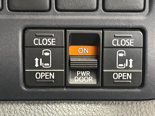 TOYOTA NOAH 2015 Image 31