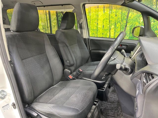 TOYOTA NOAH 2015 Image 31