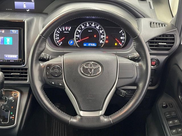 TOYOTA NOAH 2015 Image 31