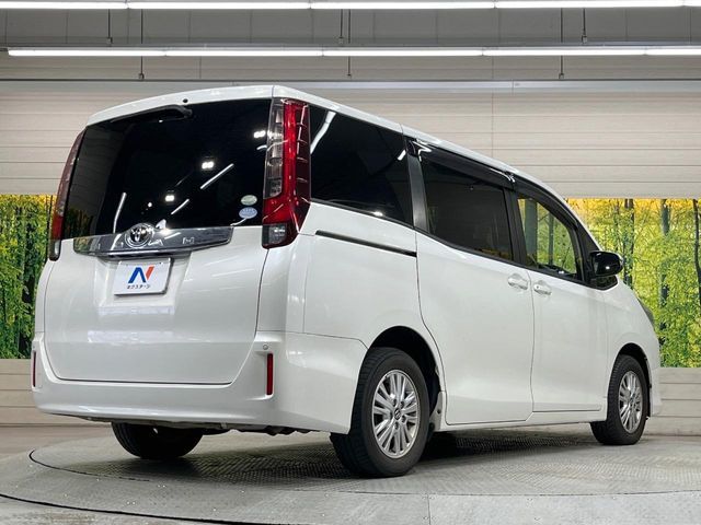 TOYOTA NOAH 2015 Image 31