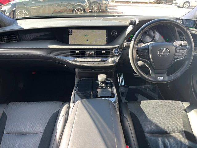 TOYOTA LEXUS LS500H 2017 Image 31