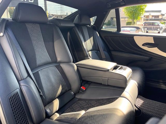 TOYOTA LEXUS LS500H 2017 Image 31