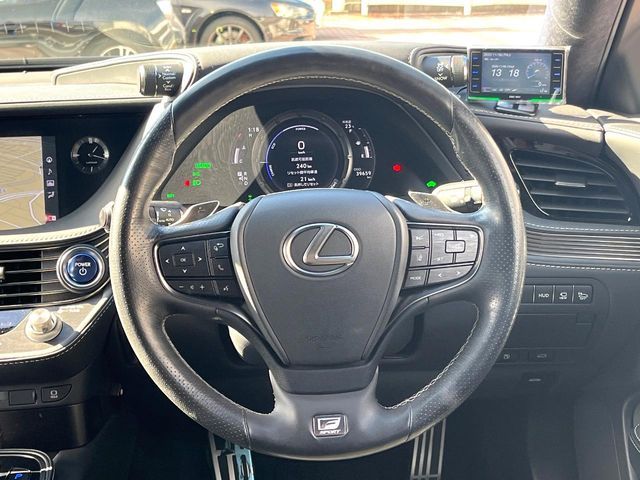 TOYOTA LEXUS LS500H 2017 Image 31
