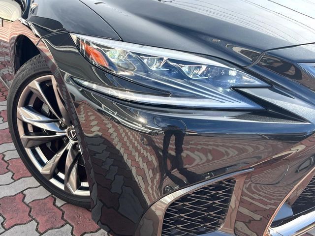 TOYOTA LEXUS LS500H 2017 Image 31