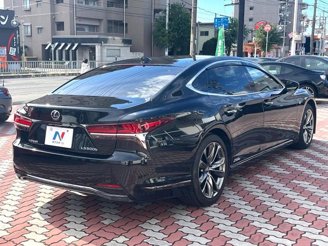 TOYOTA LEXUS LS500H 2017 Image 31