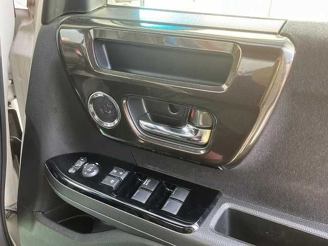 HONDA N BOX CUSTOM 2018 Image 31