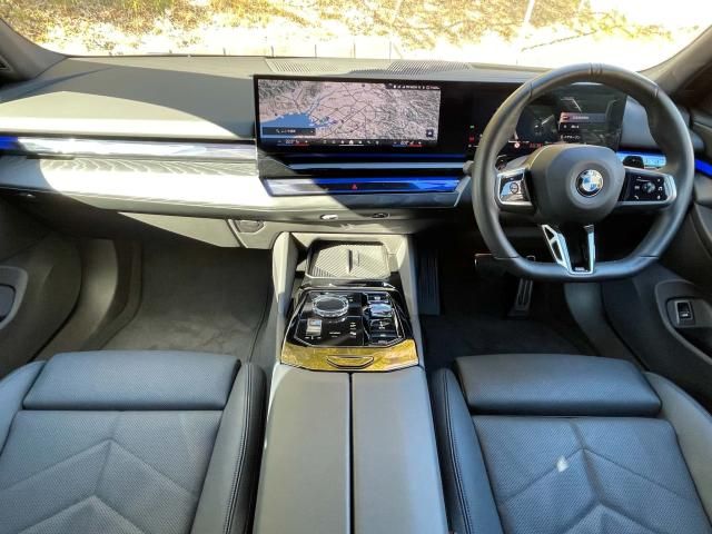 BMW 5SERIES SEDAN 2024 Image 31