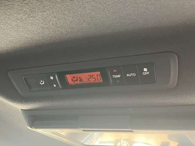 TOYOTA NOAH HYBRID 2018 Image 31