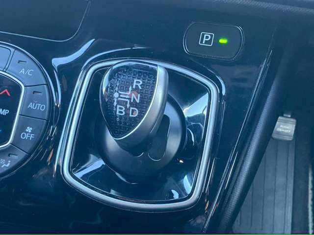 TOYOTA NOAH HYBRID 2018 Image 31