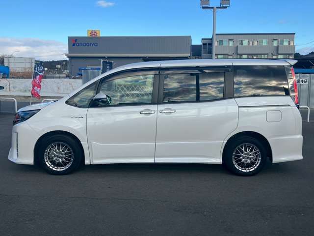 TOYOTA NOAH HYBRID 2018 Image 31