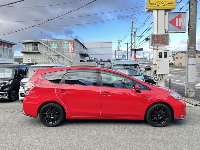 TOYOTA PRIUS ALPHA 2015 Image 31