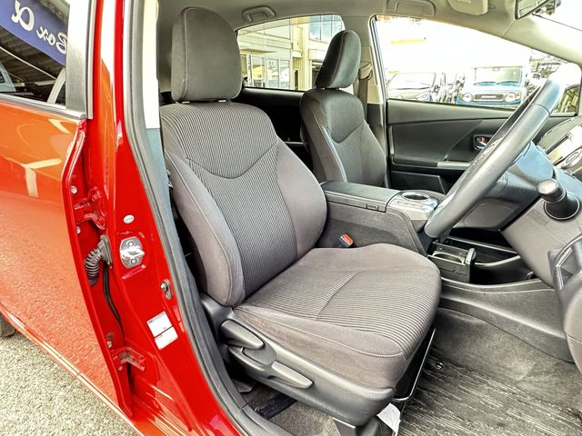 TOYOTA PRIUS ALPHA 2015 Image 31