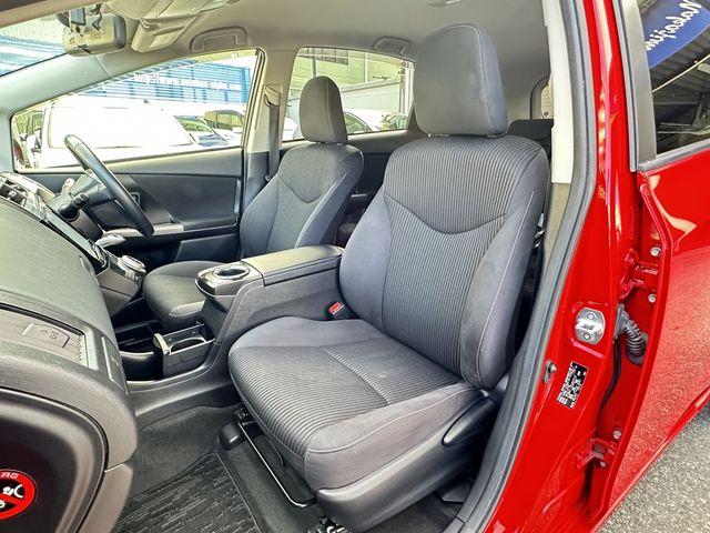 TOYOTA PRIUS ALPHA 2015 Image 31