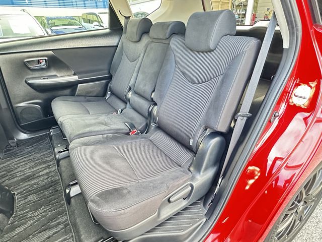 TOYOTA PRIUS ALPHA 2015 Image 31