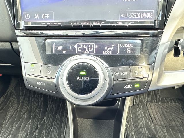 TOYOTA PRIUS ALPHA 2015 Image 31