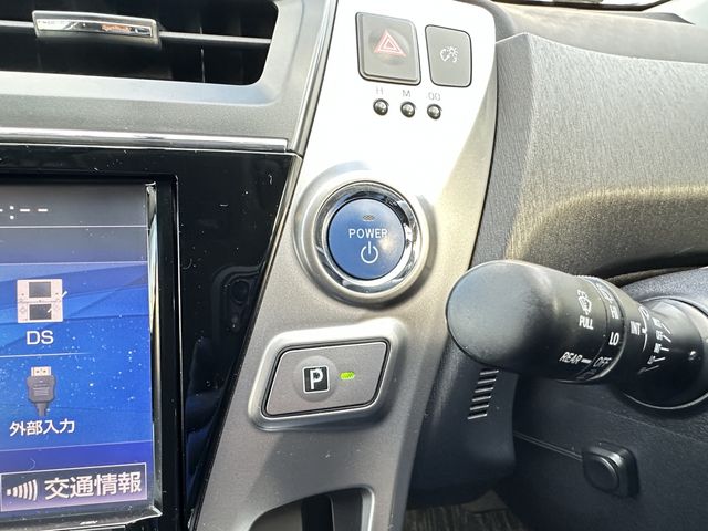 TOYOTA PRIUS ALPHA 2015 Image 31