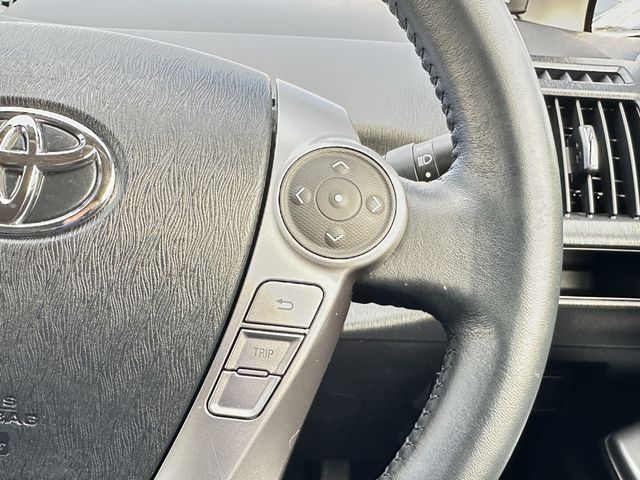 TOYOTA PRIUS ALPHA 2015 Image 31