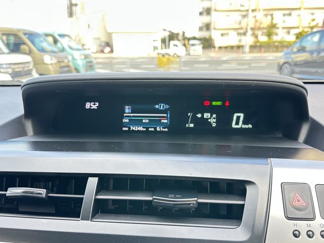 TOYOTA PRIUS ALPHA 2015 Image 31