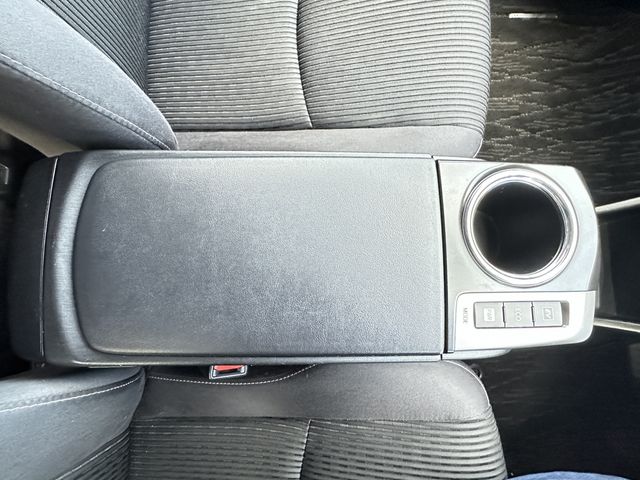 TOYOTA PRIUS ALPHA 2015 Image 31