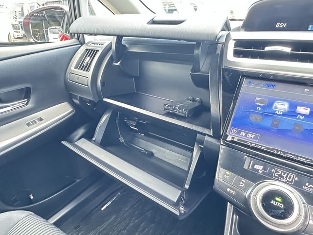 TOYOTA PRIUS ALPHA 2015 Image 31